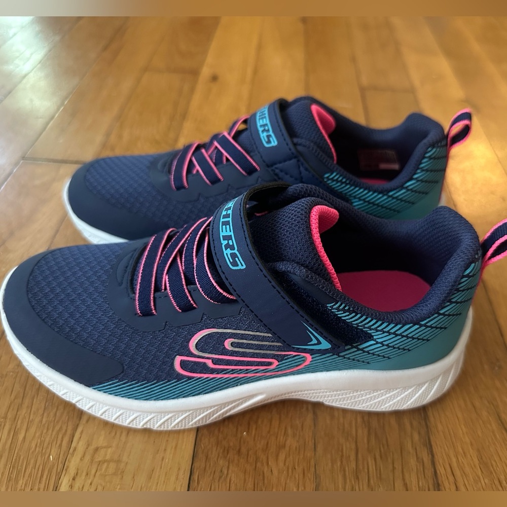 Sketches Size 2 Girls Sneakers